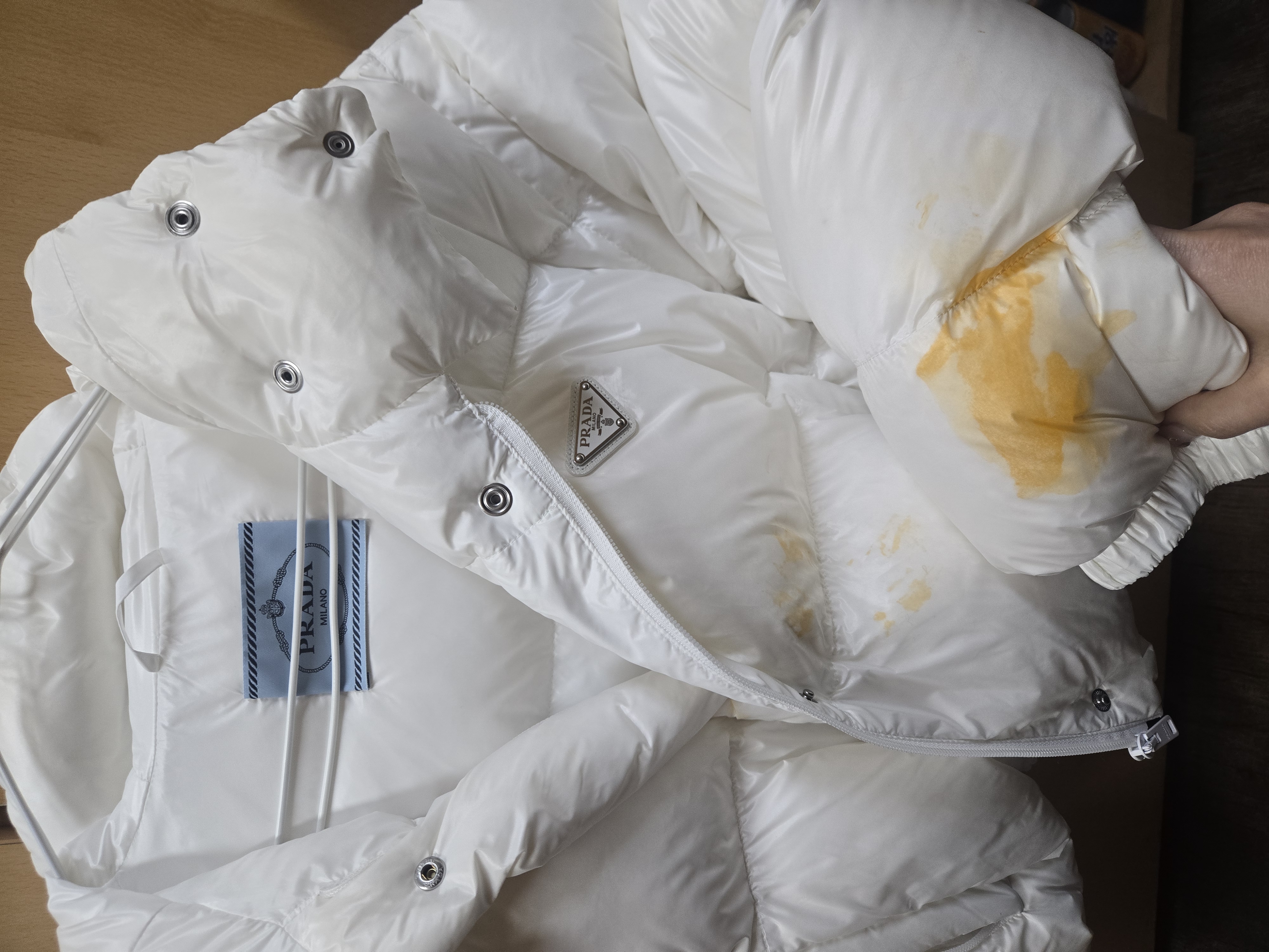 세탁 | 수선비용문의 이미지: 리나일론 화이트 패딩