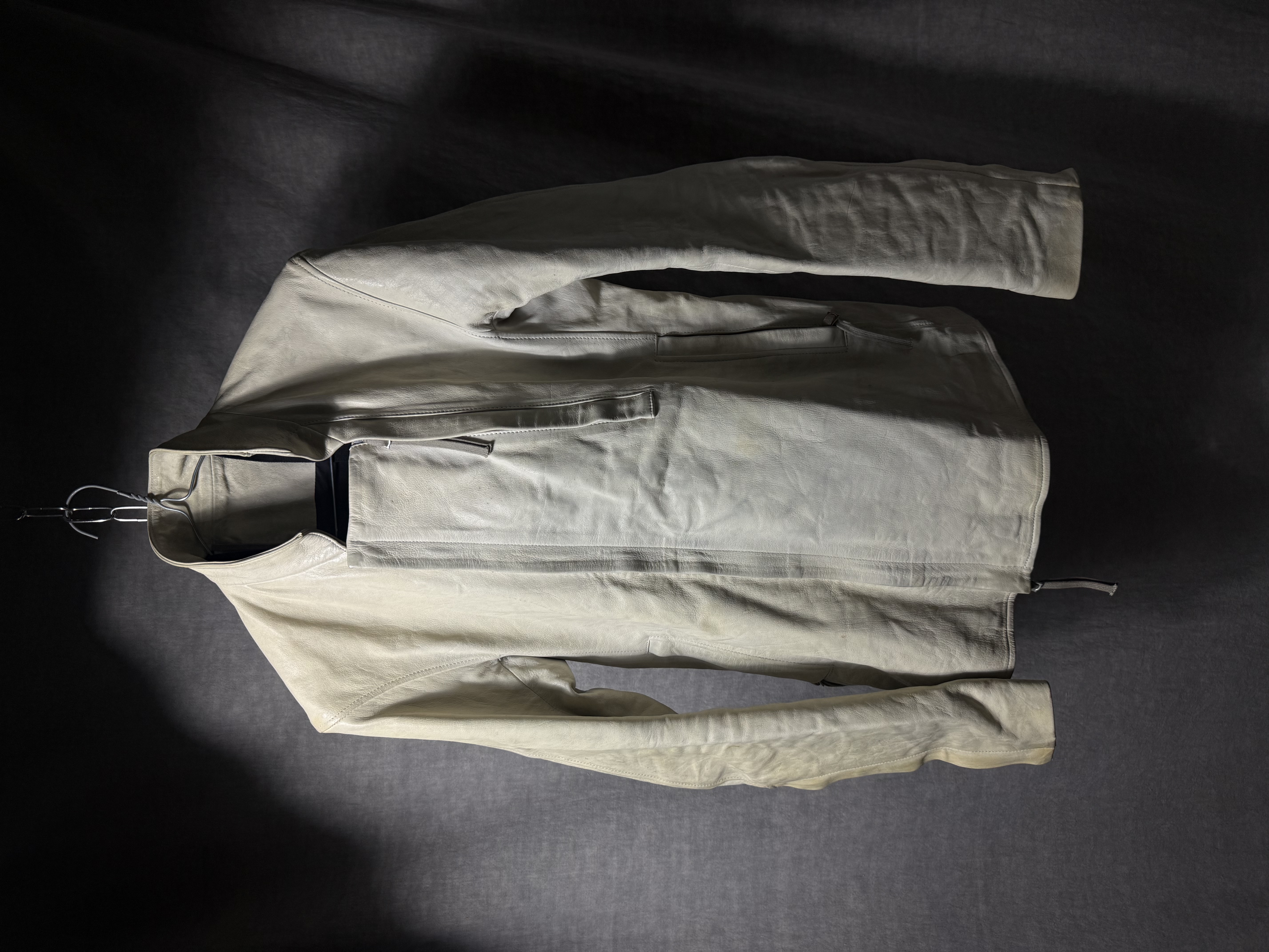 세탁 | 수선비용문의 이미지: 가죽 세탁 및 복원