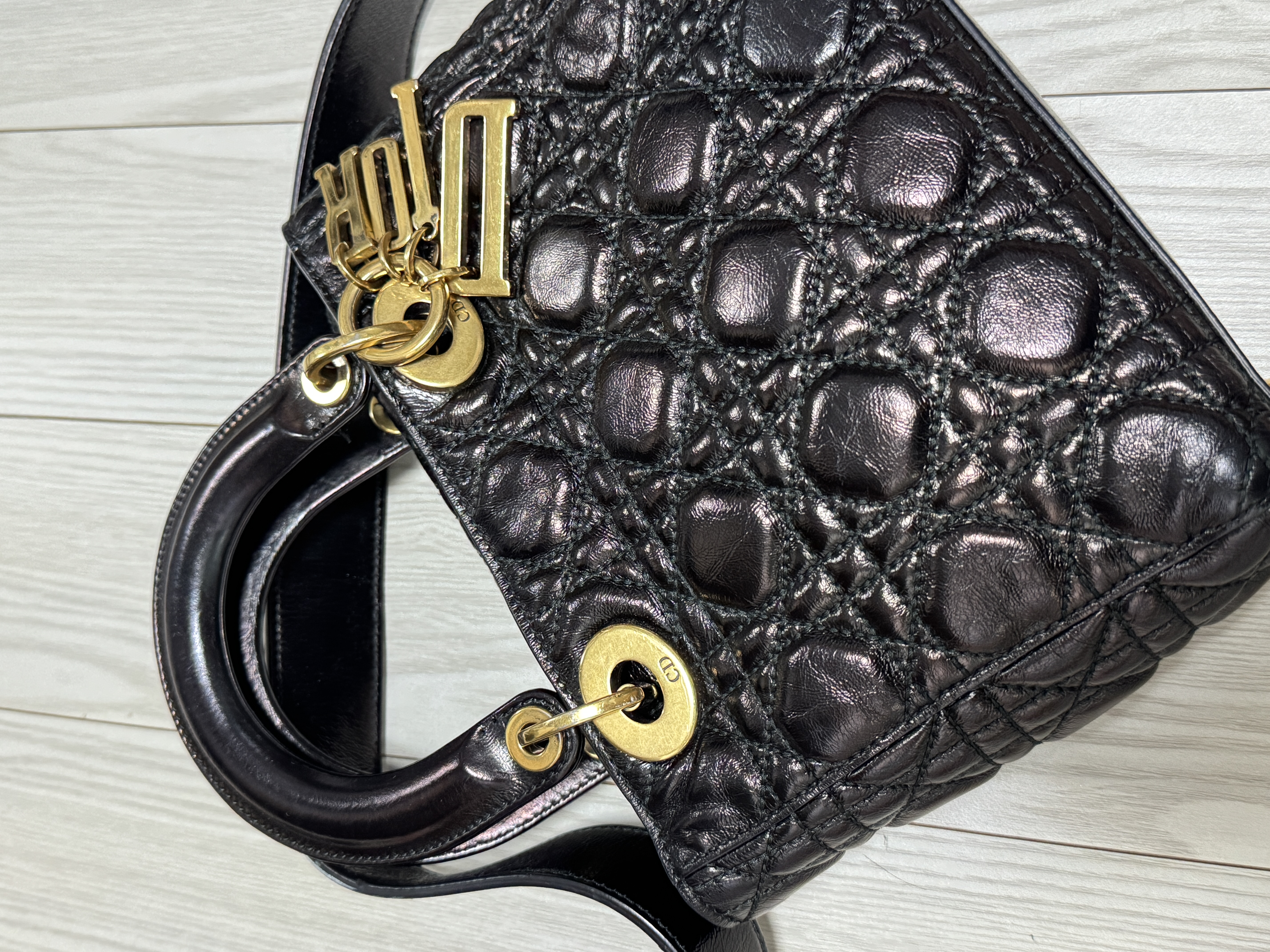 세탁 | 수선비용문의 이미지: 가방 브론즈 현상 문의