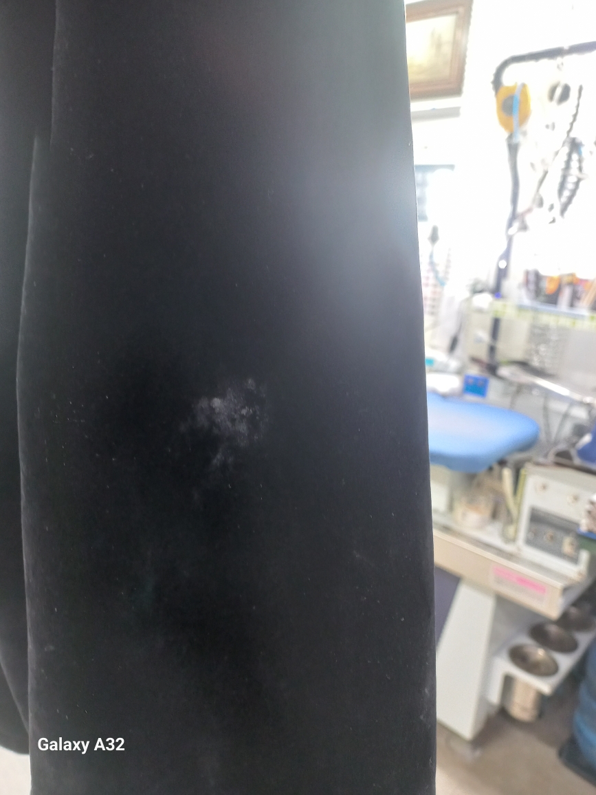 세탁 | 수선비용문의 이미지: 프라다 벨벳 자켓 파일 복원