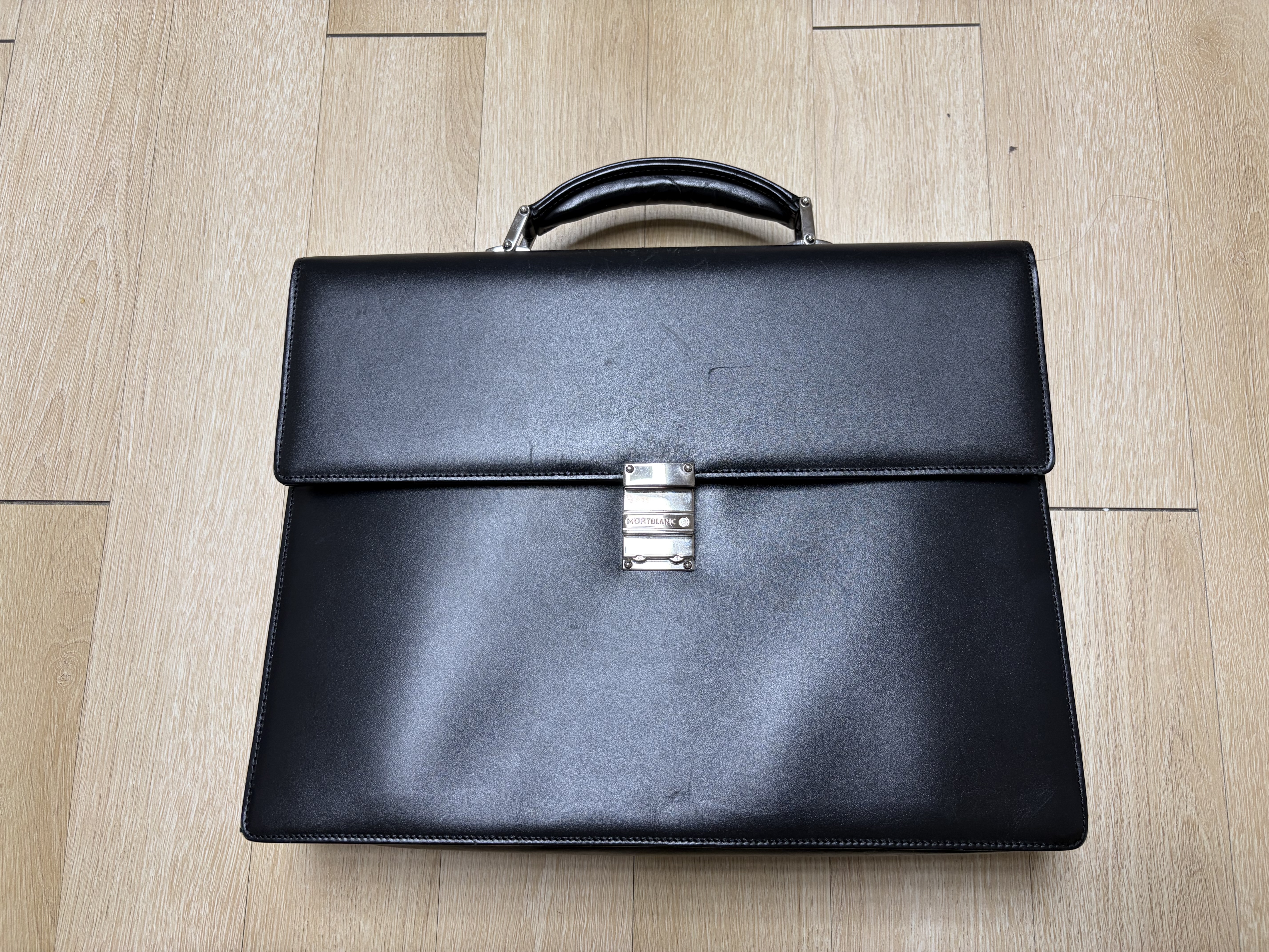 세탁 | 수선비용문의 이미지: 가방 수선