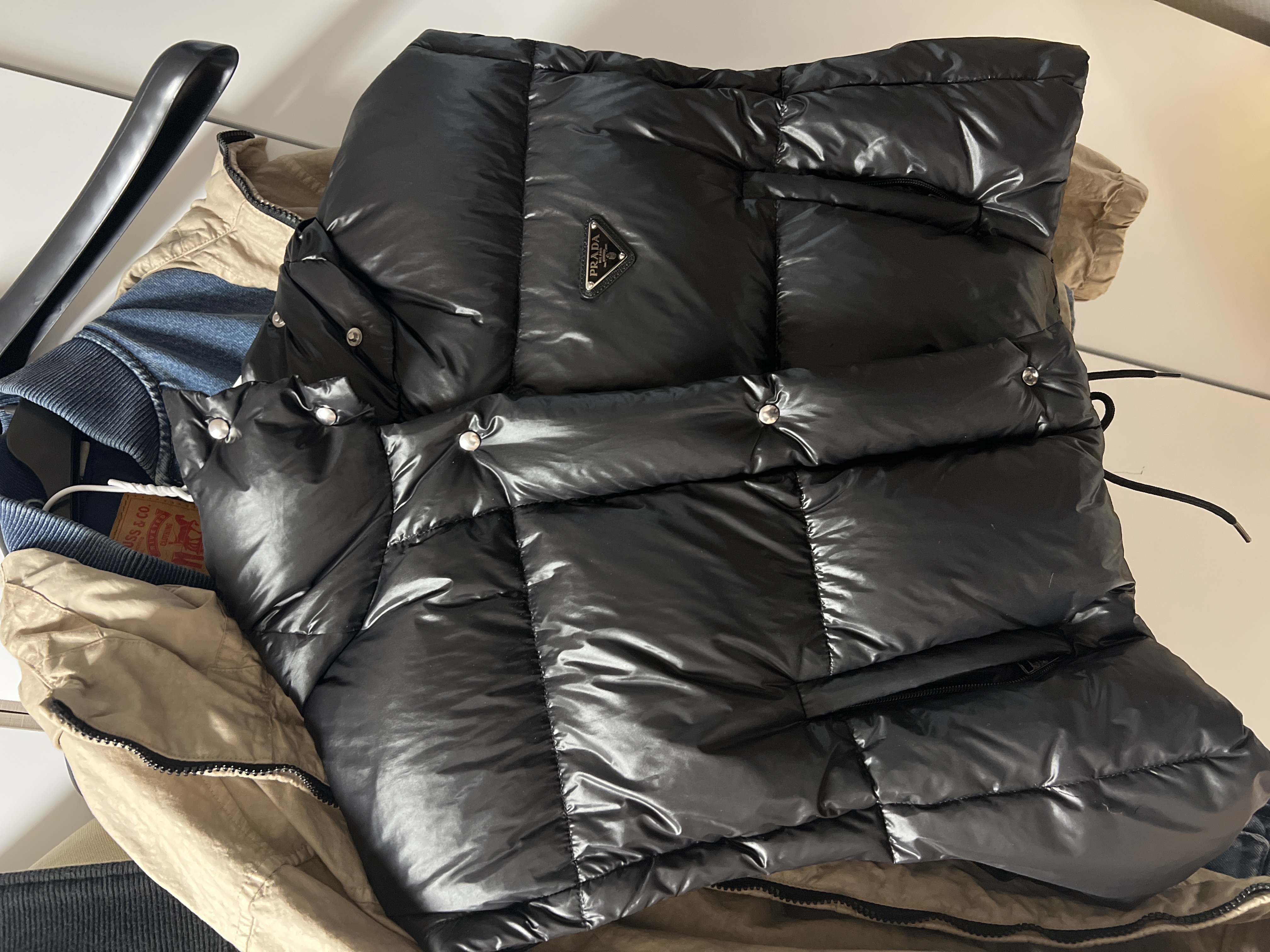 세탁 | 수선비용문의 이미지: 프라다 패딩 세탁 문의