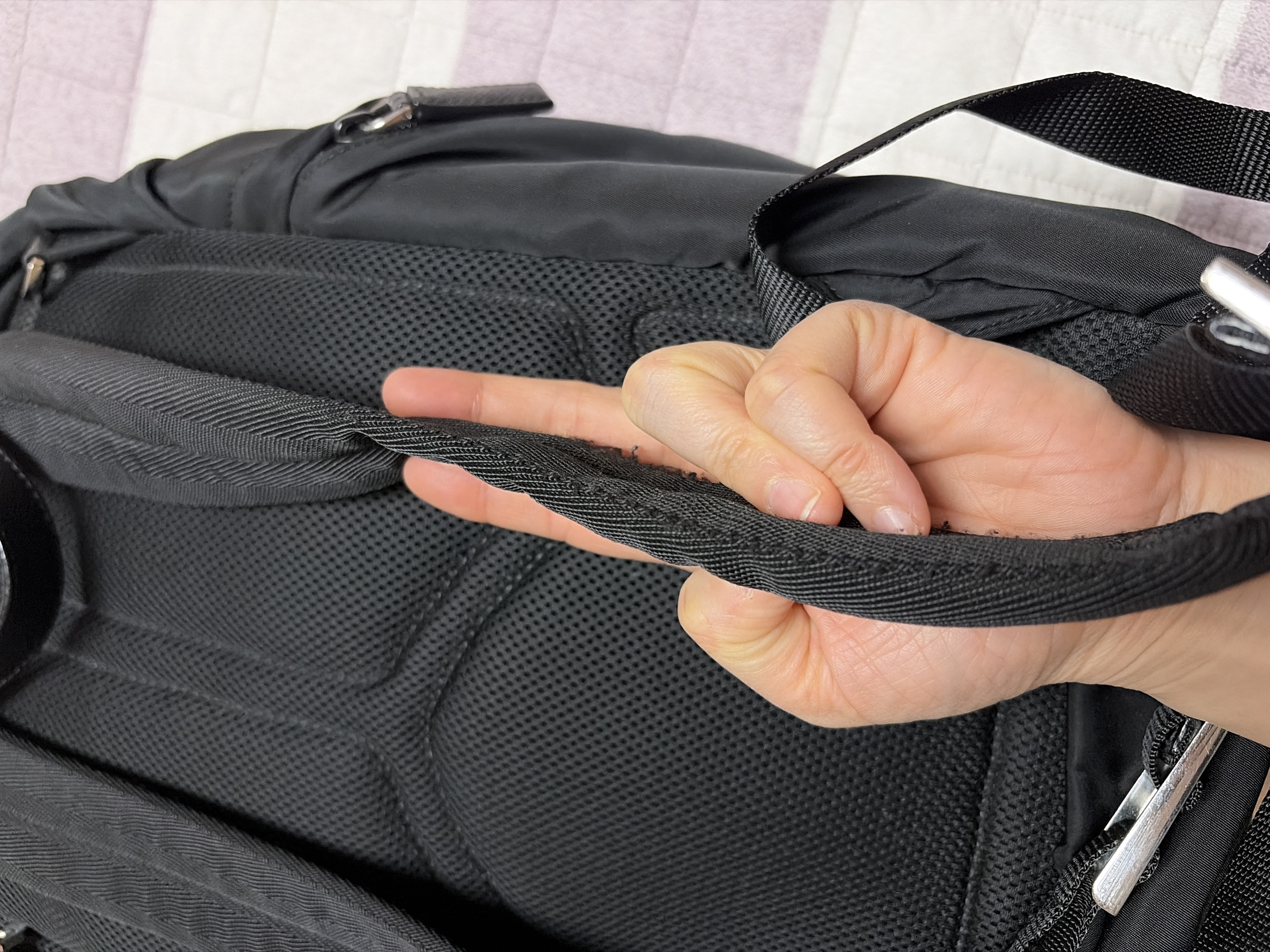 세탁 | 수선비용문의 이미지: 프라다 백팩 가방끈