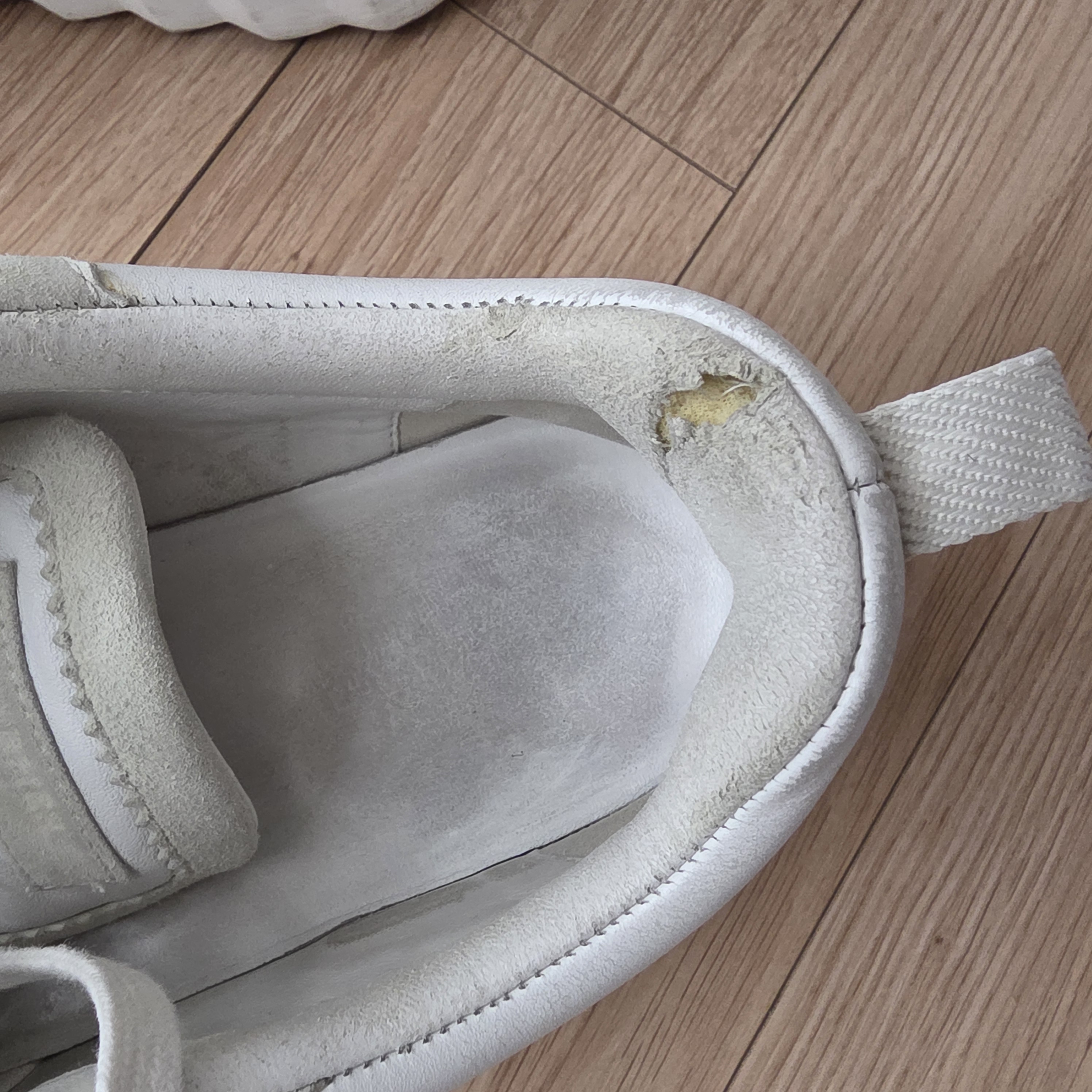 세탁 | 수선비용문의 이미지: 스니커즈 세탁및수선