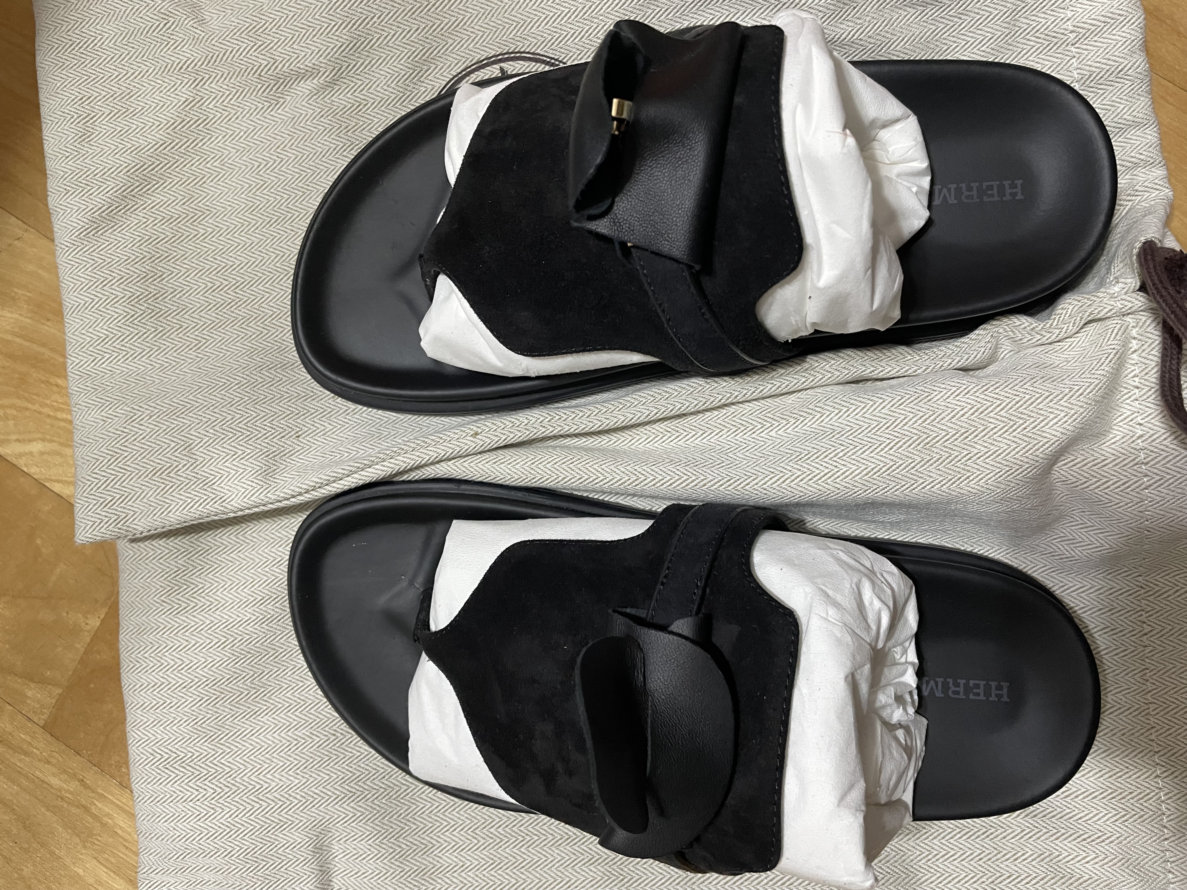 세탁 | 수선비용문의 이미지: 슬리퍼 밑창 보강