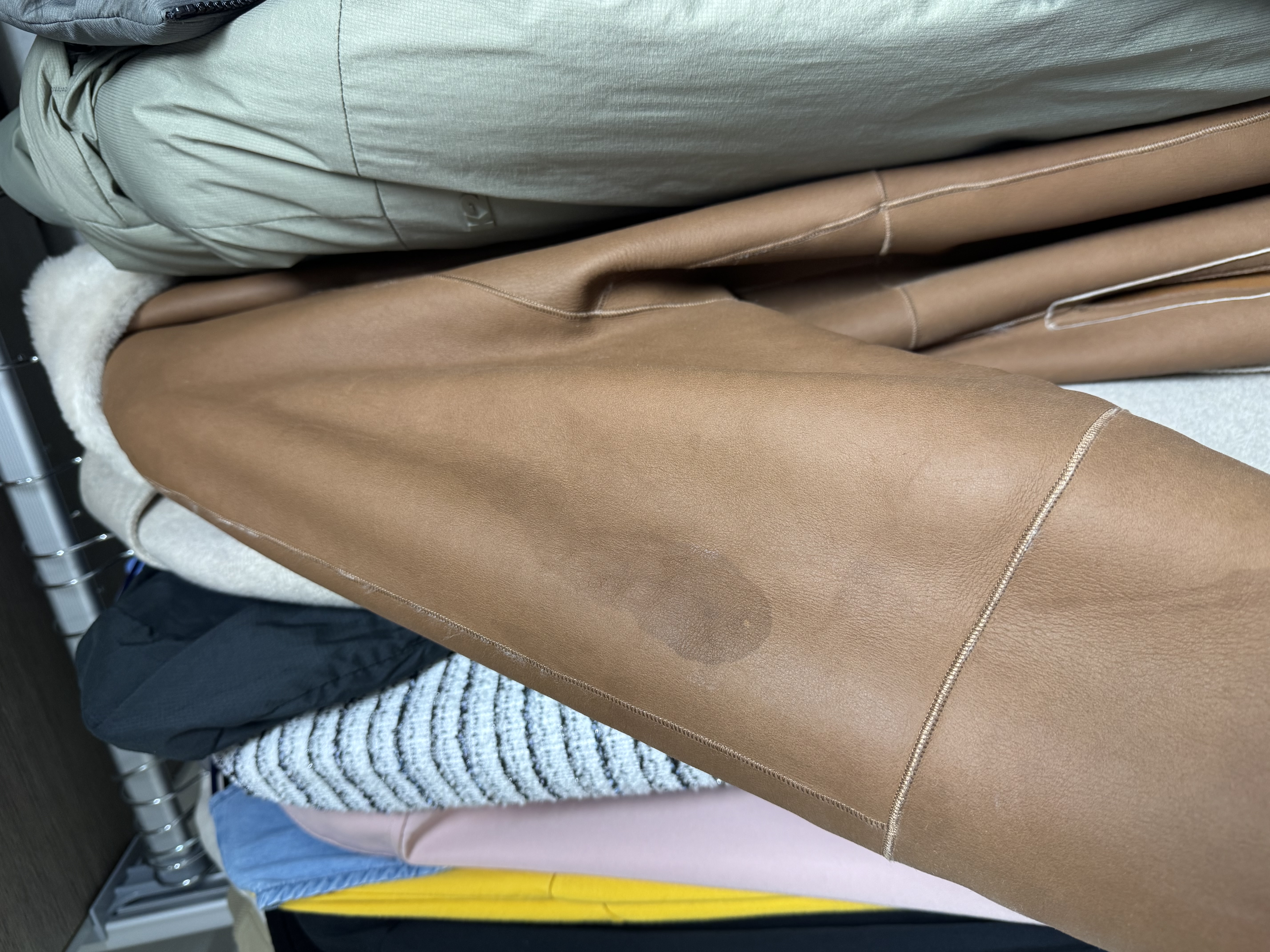 세탁 | 수선비용문의 이미지: 무스탕 국물이염 제거비용