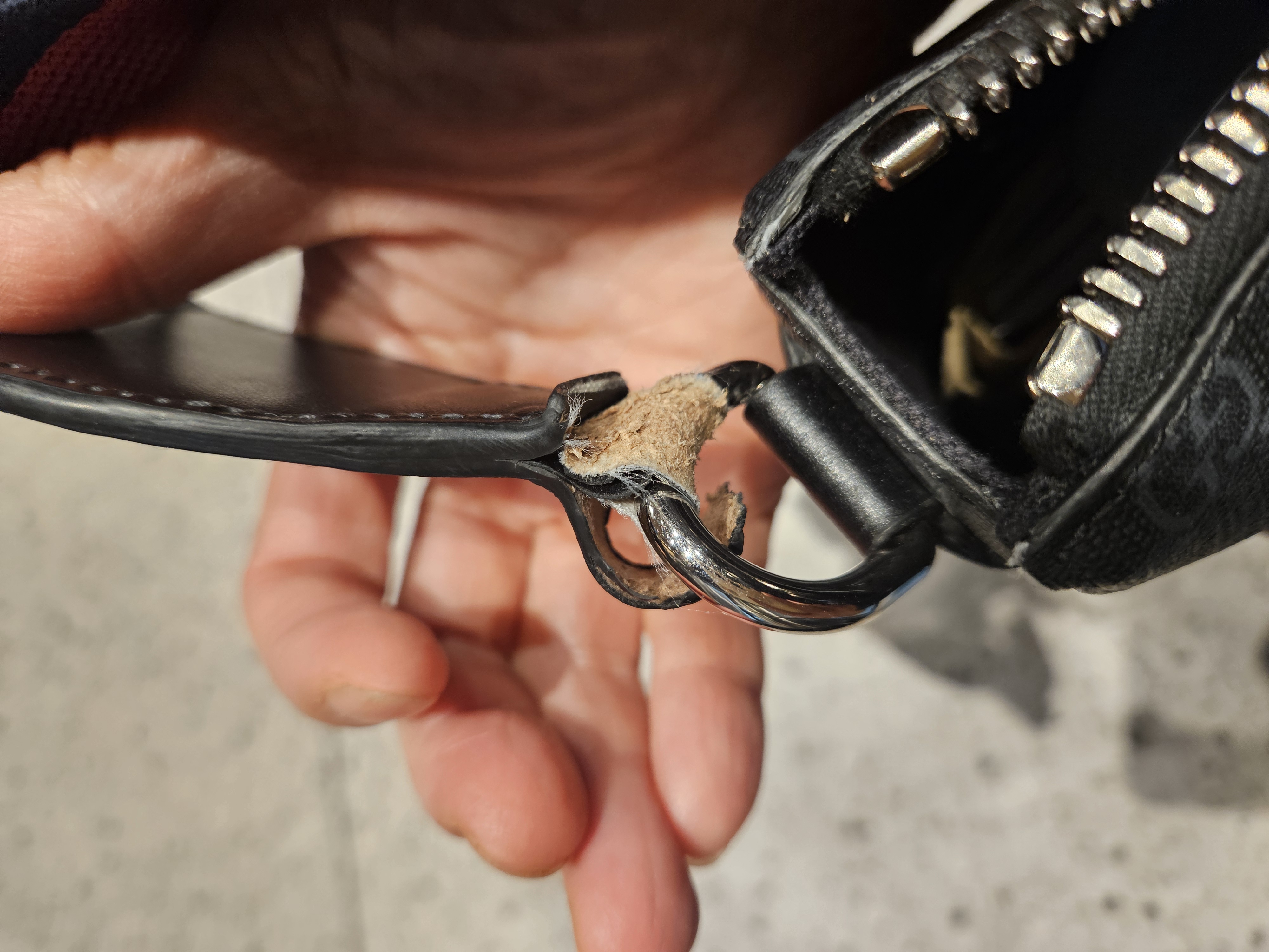 세탁 | 수선비용문의 이미지: 가방끈 수선문의