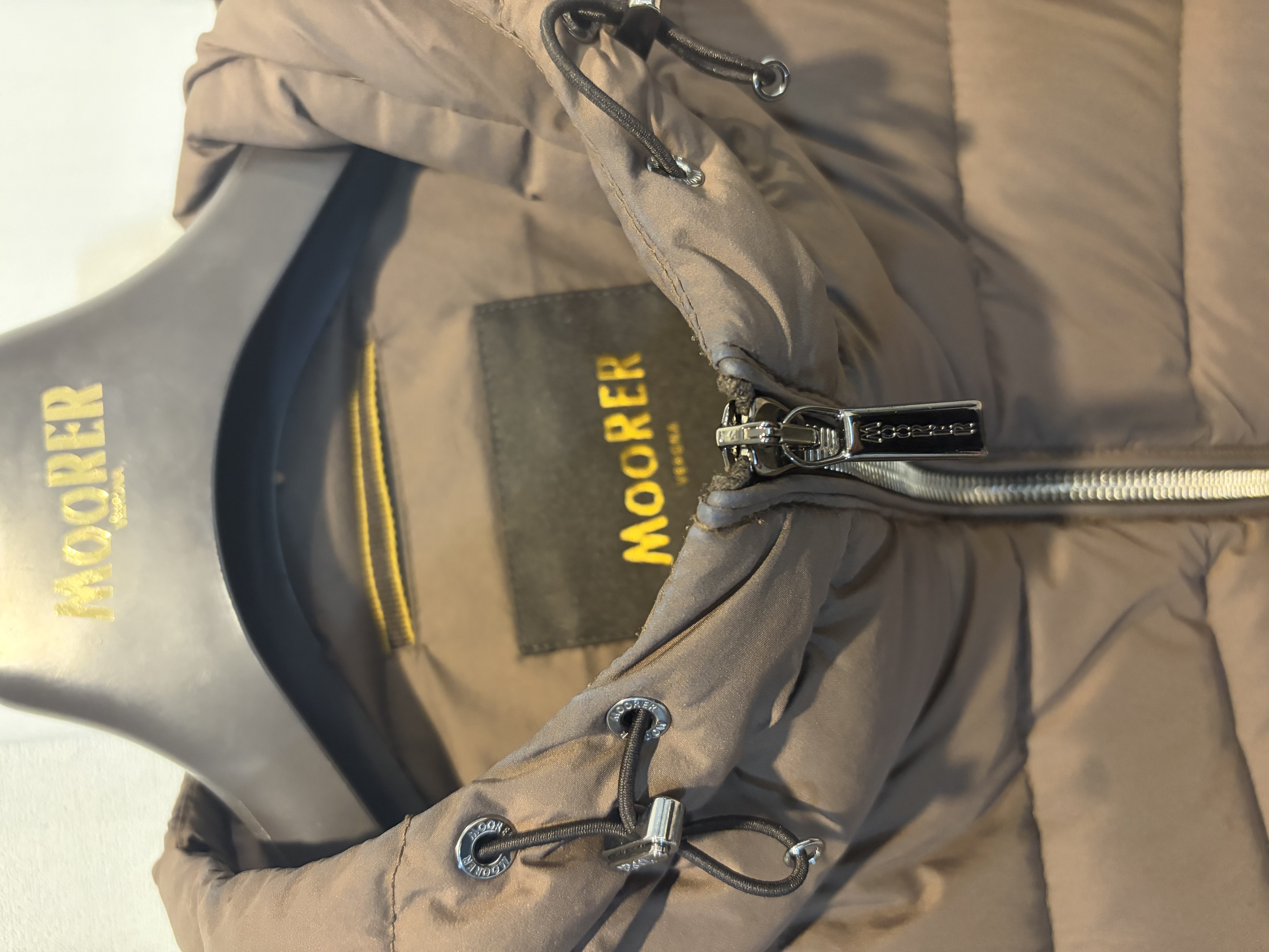 세탁 | 수선비용문의 이미지: Moorer 거위털 패딩 세탁