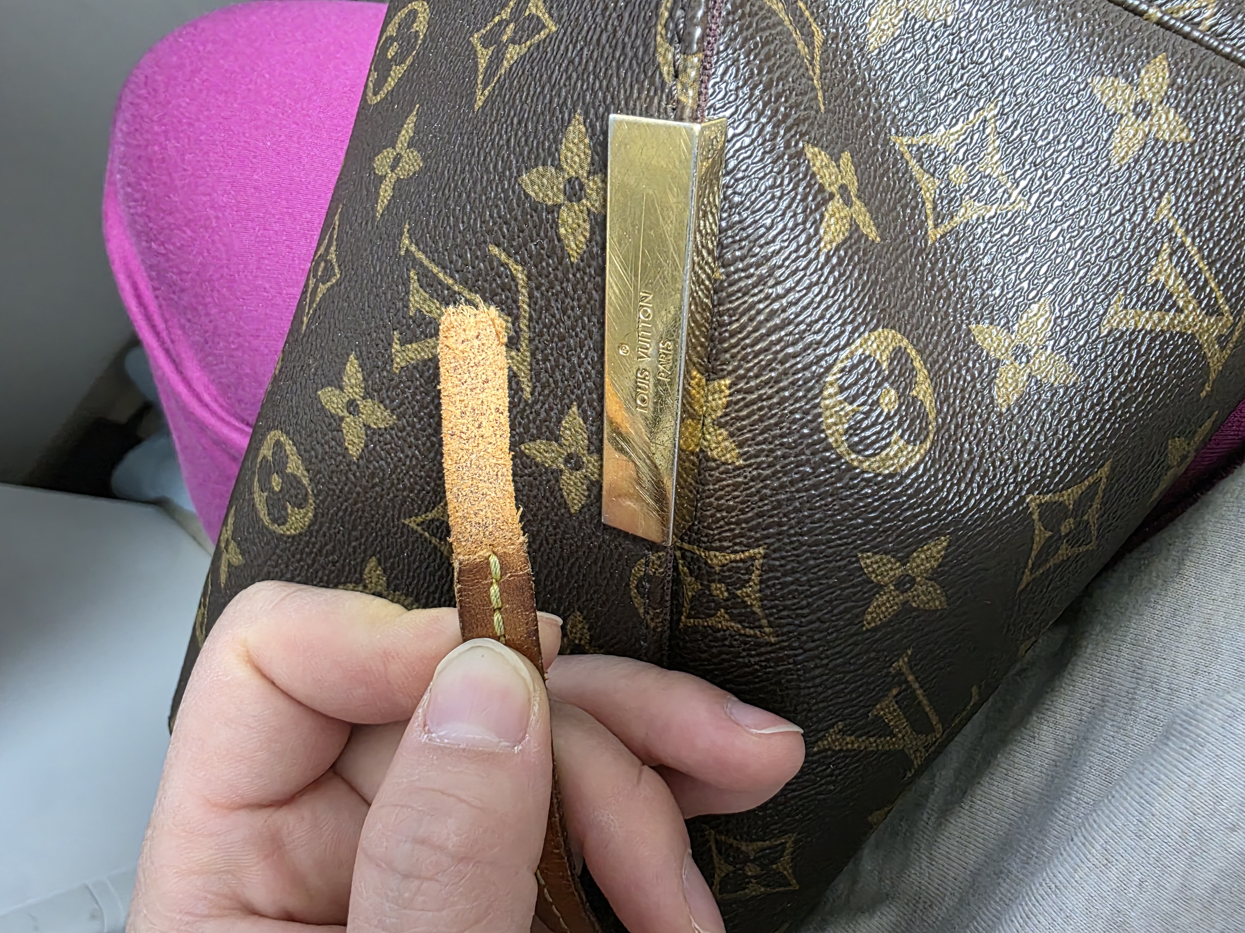 세탁 | 수선비용문의 이미지: 가방끈 수선