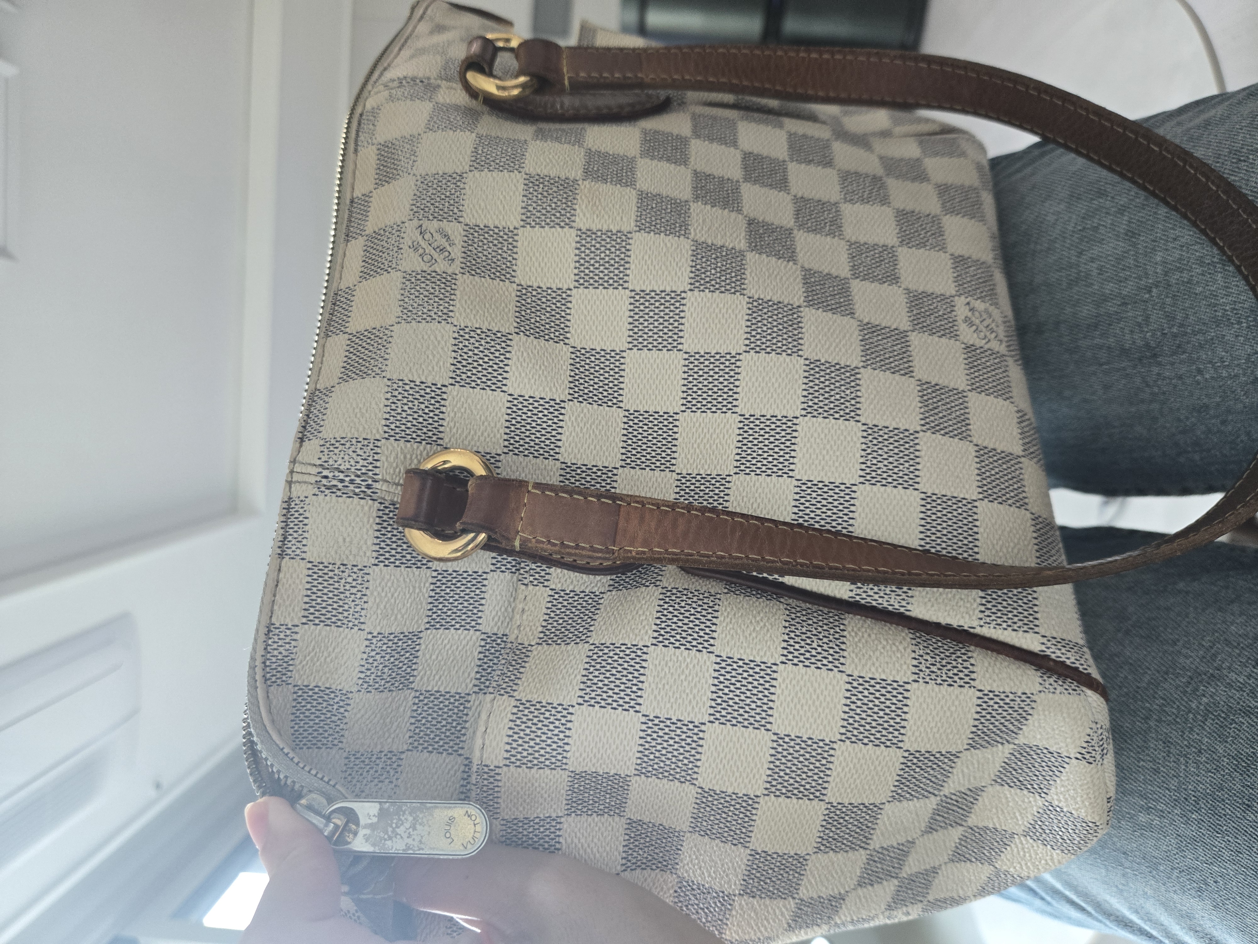 세탁 | 수선비용문의 이미지: 루이비통 리폼 또는 세탁 문의