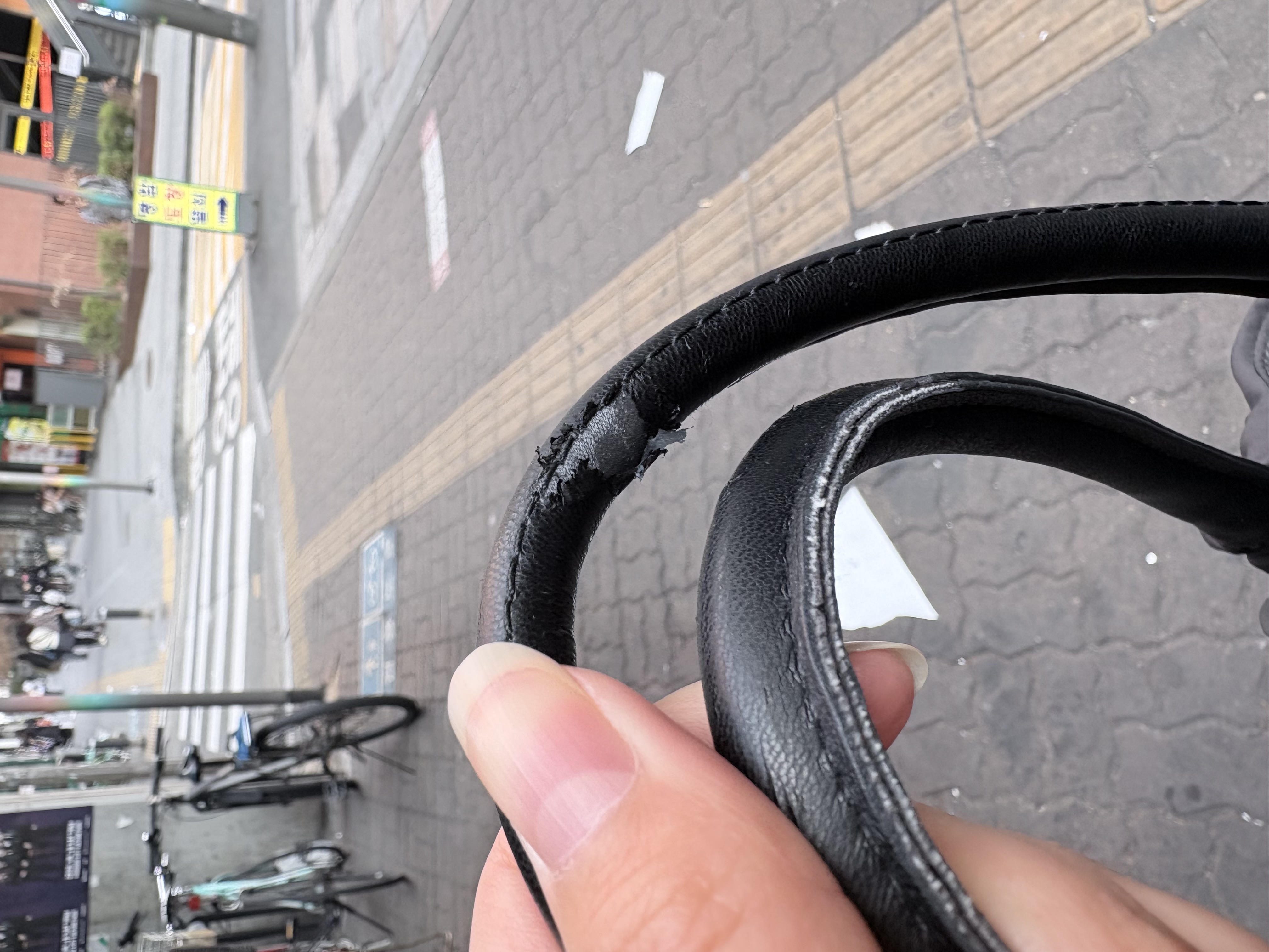 세탁 | 수선비용문의 이미지: 가방끈수선