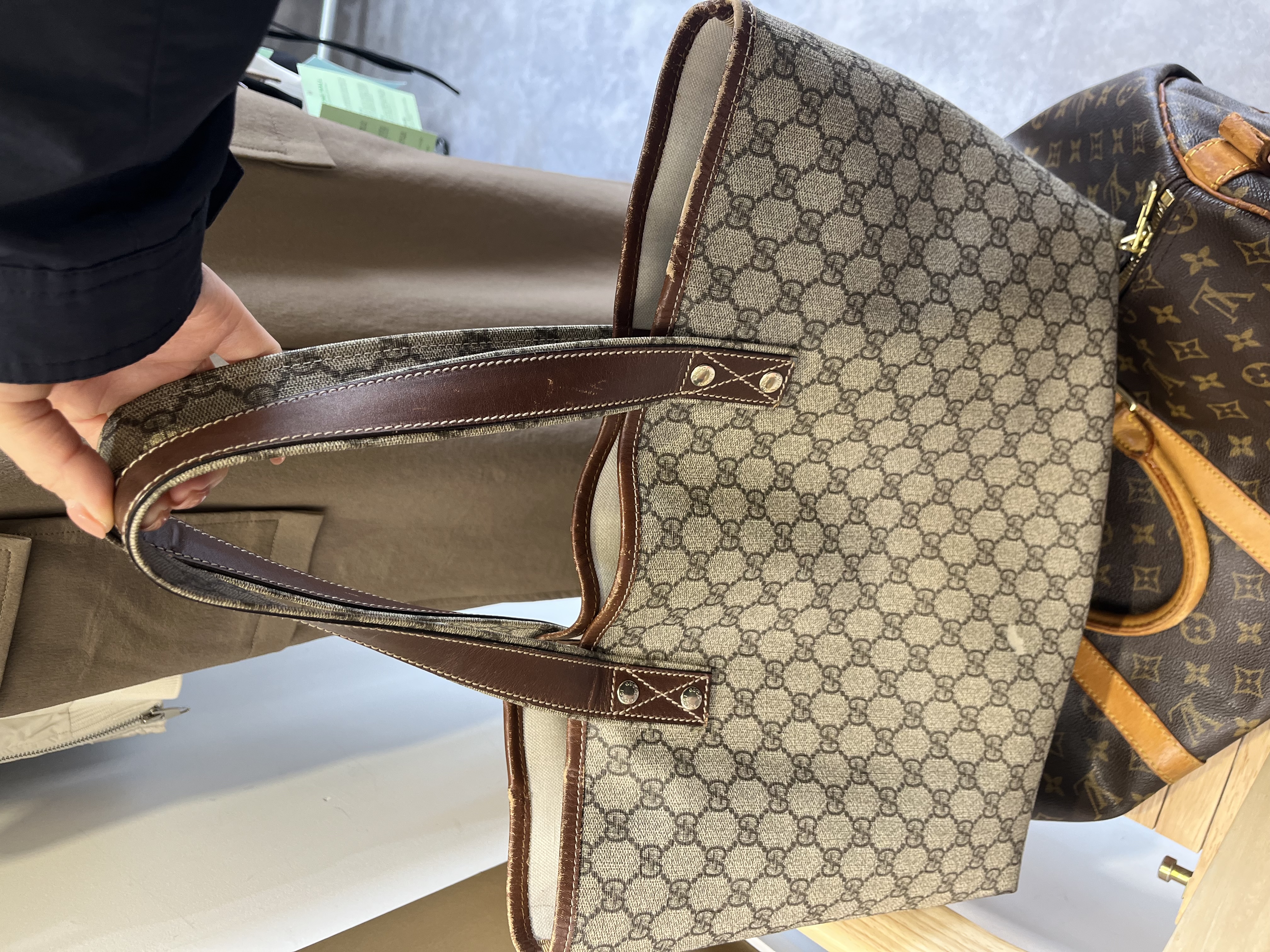 세탁 | 수선비용문의 이미지: 손잡이.가방테두리 가죽 벗겨짐