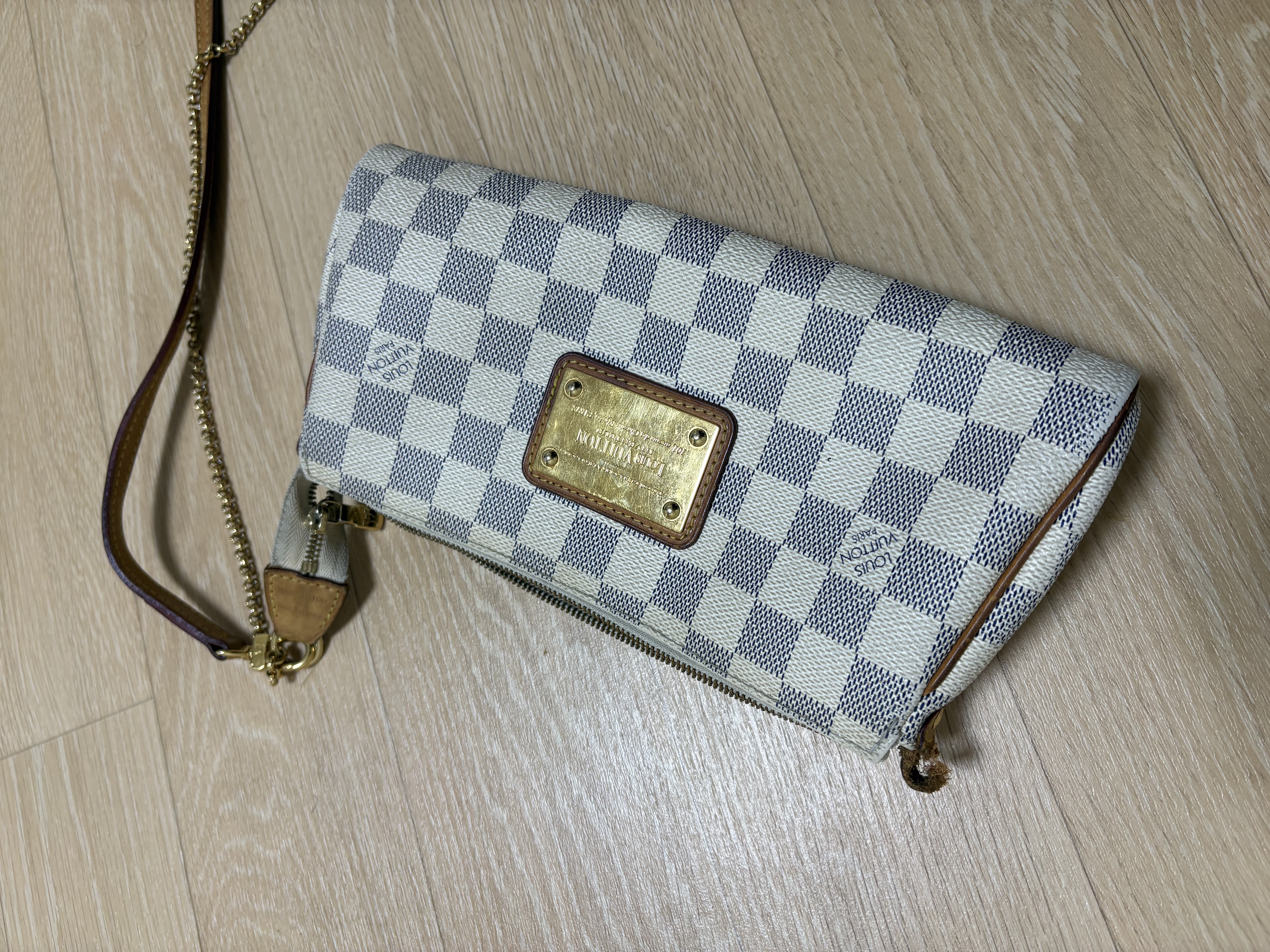 세탁 | 수선비용문의 이미지: 크로스가방 끈 걸이부분 찢어짐