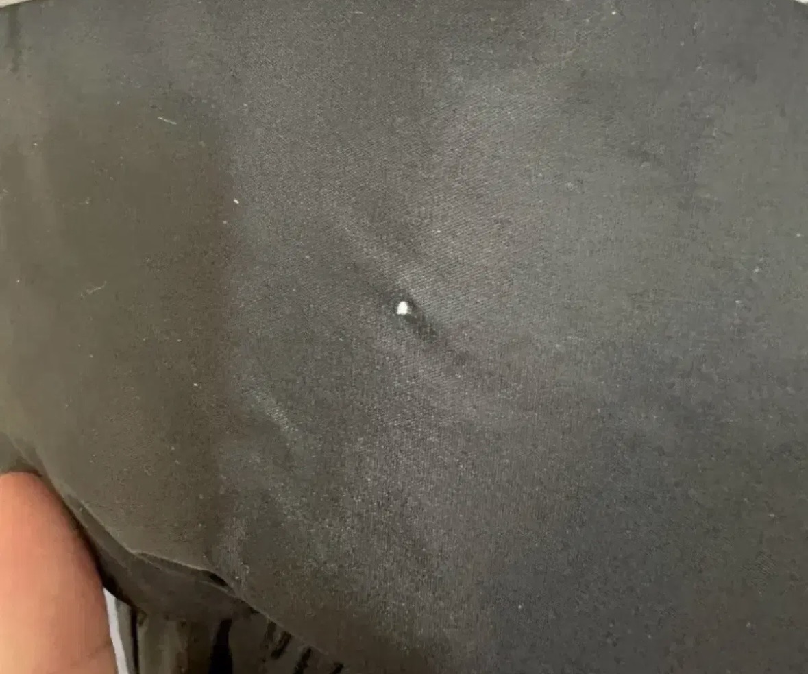 세탁 | 수선비용문의 이미지: 구멍 수선 및 크리닝