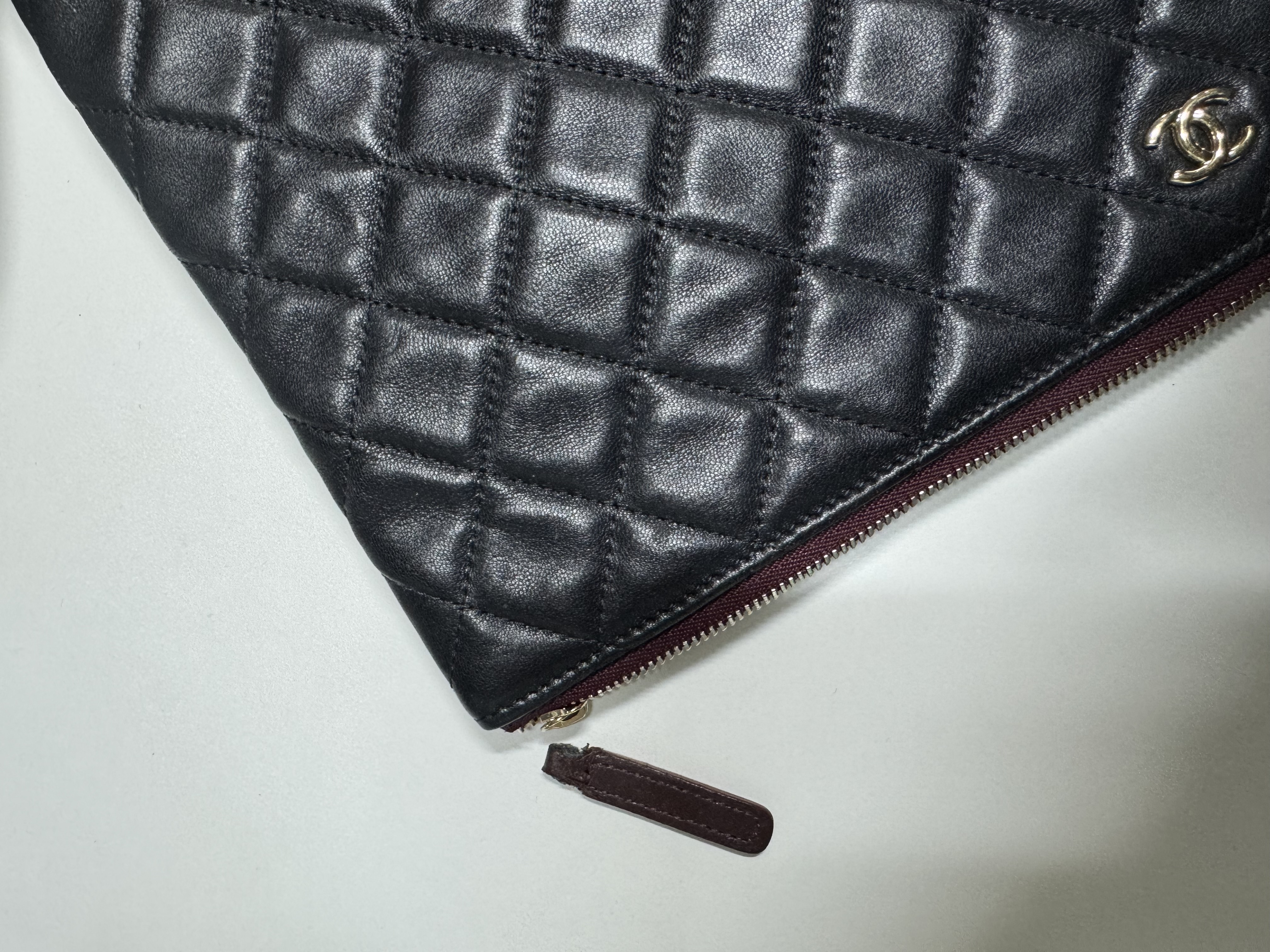 오염문의 이미지: 클러치 지퍼