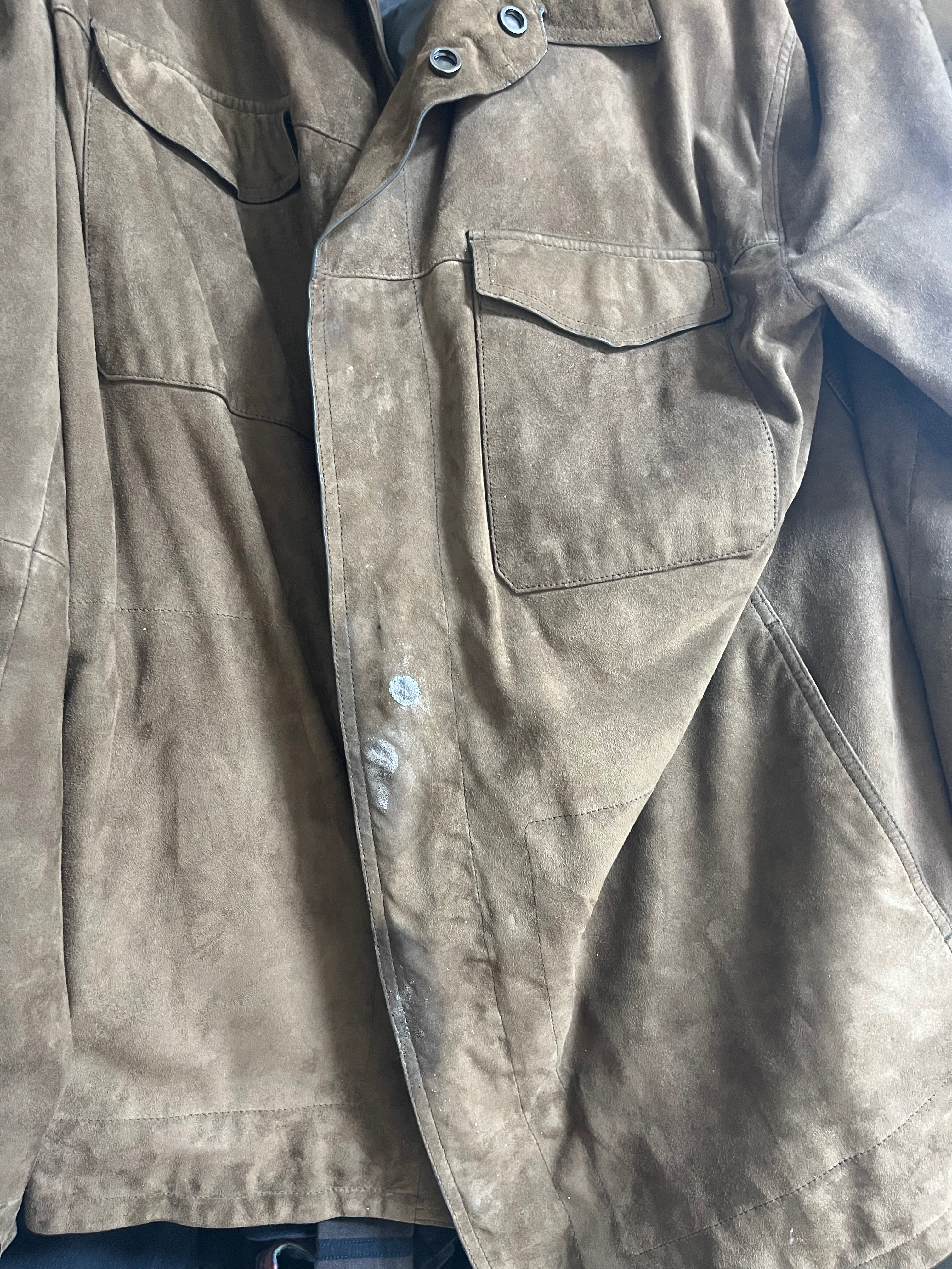 세탁 | 수선비용문의 이미지: 스웨이드 재킷에 촛농이 떨어짐