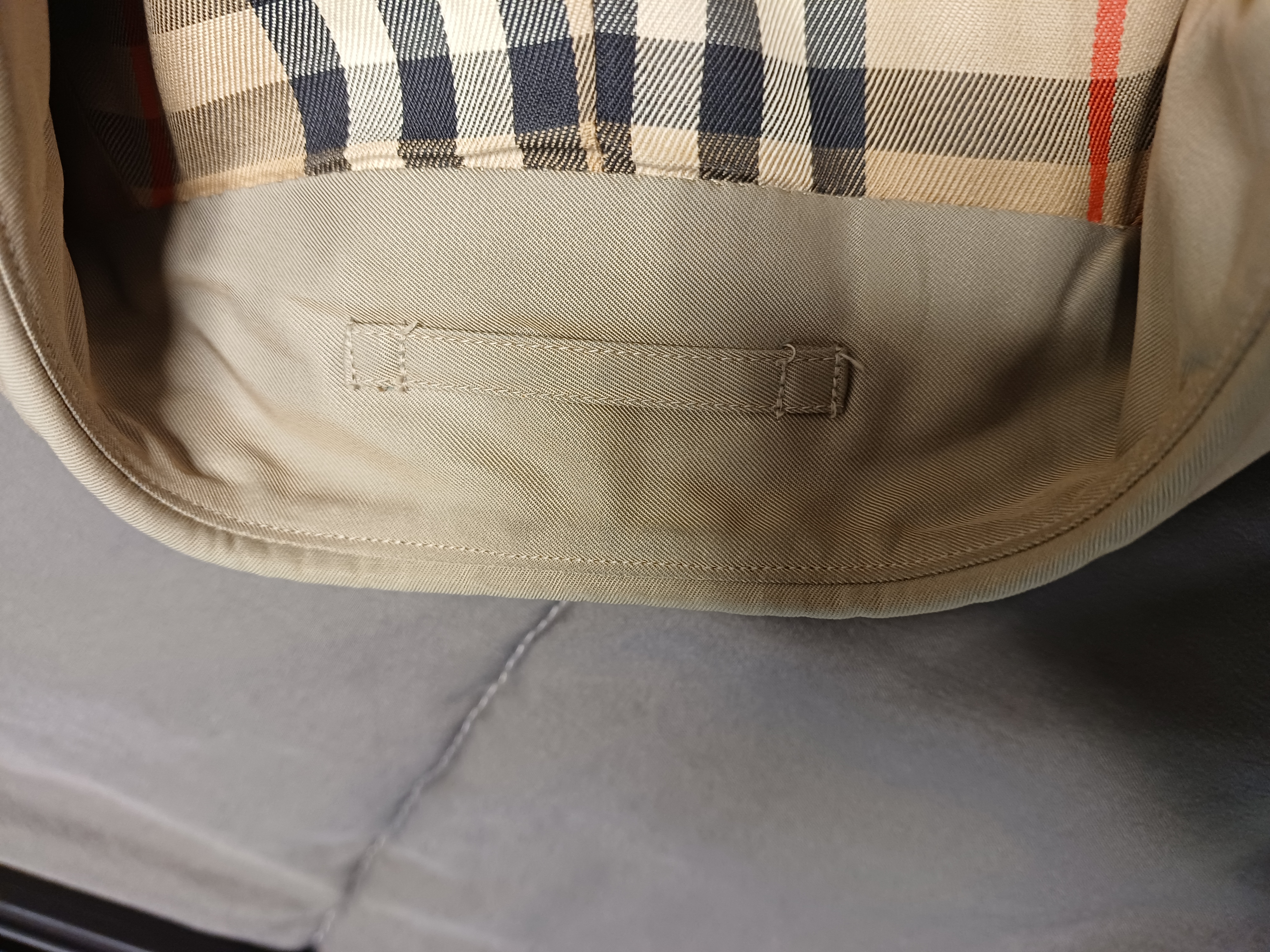 세탁 | 수선비용문의 이미지: 트렌치코트 세탁