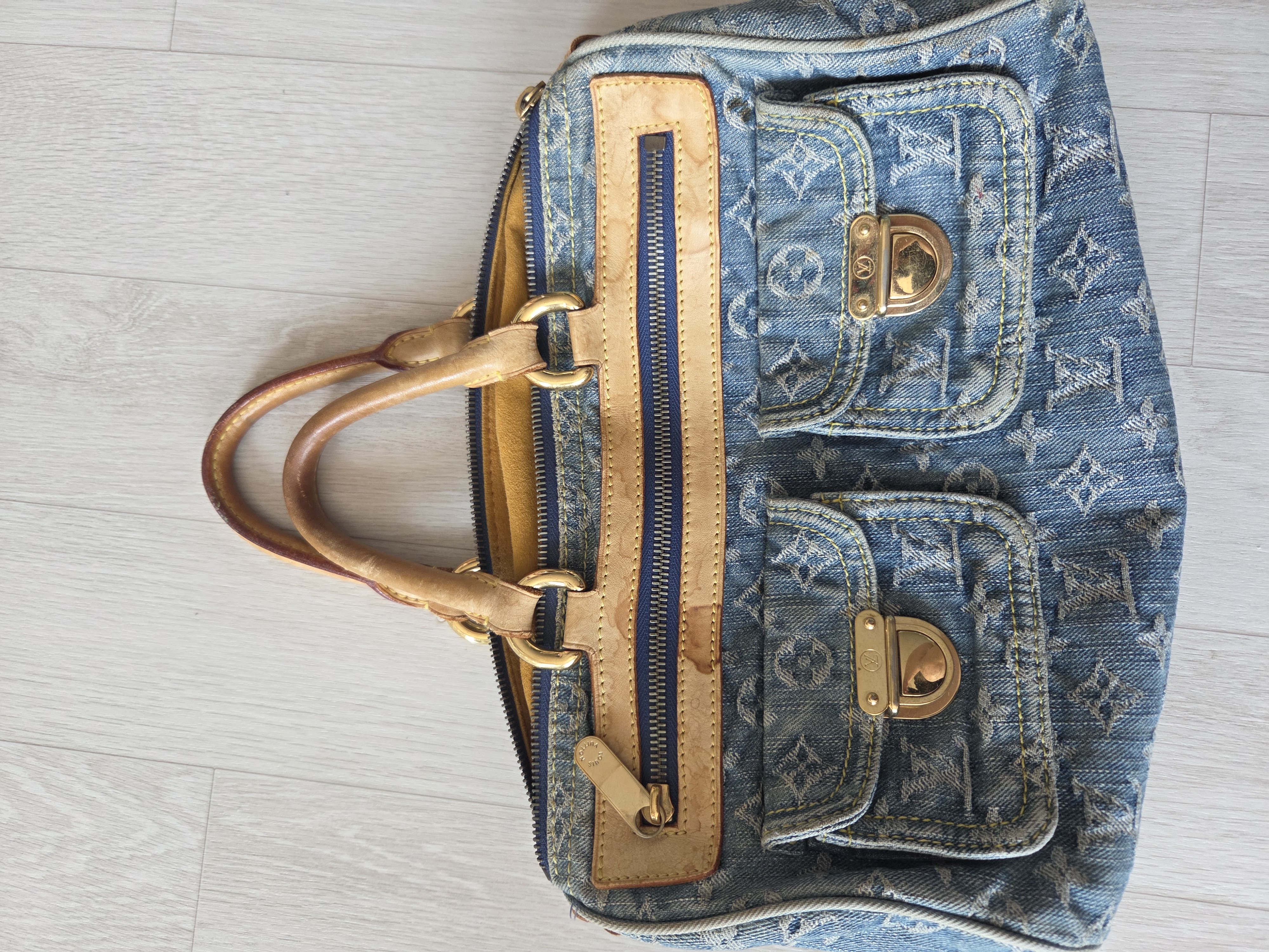 세탁 | 수선비용문의 이미지: 클리닝 또는 가죽교체문의드립니다.