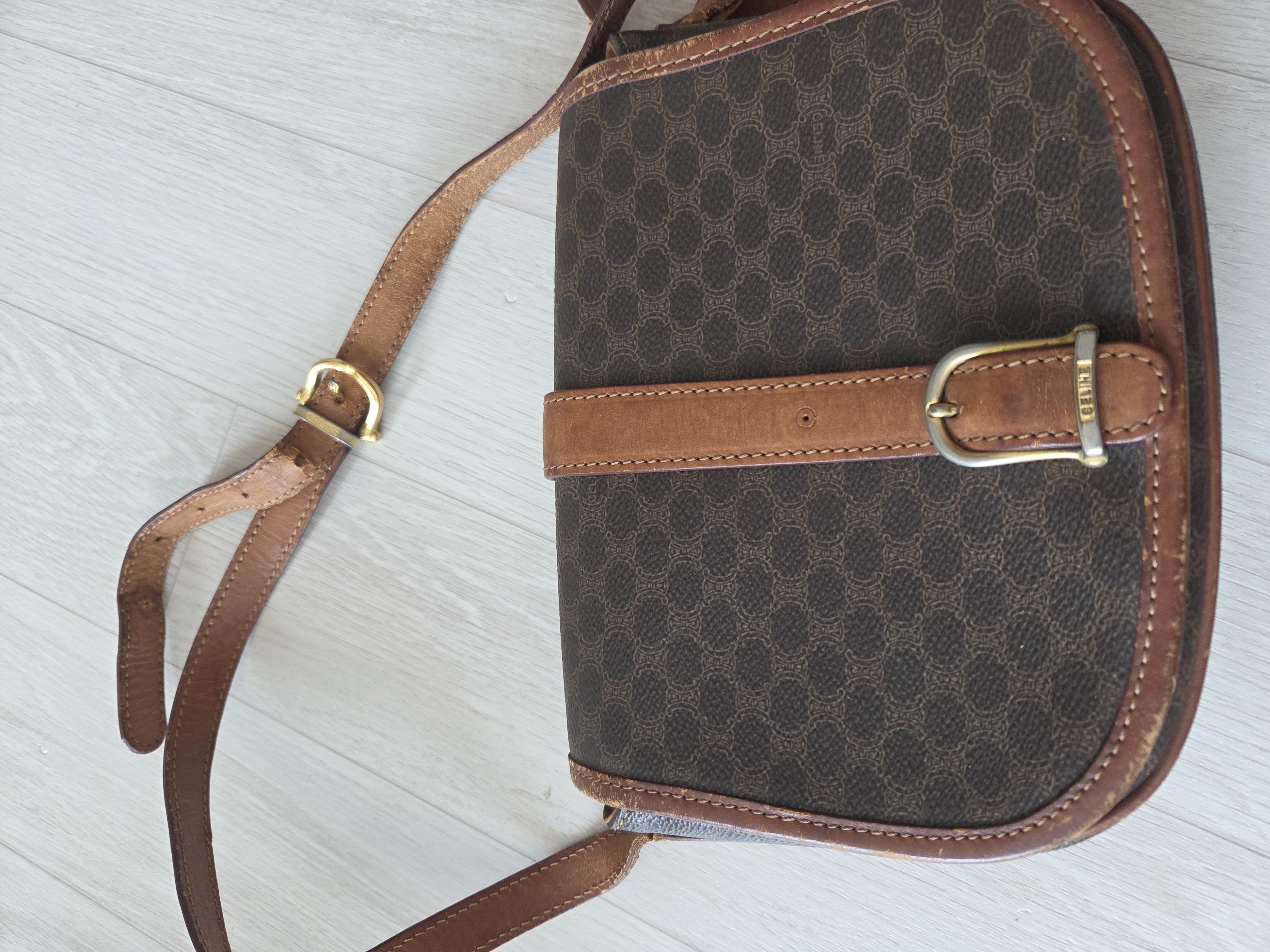 세탁 | 수선비용문의 이미지: 수선문의 드립니다.