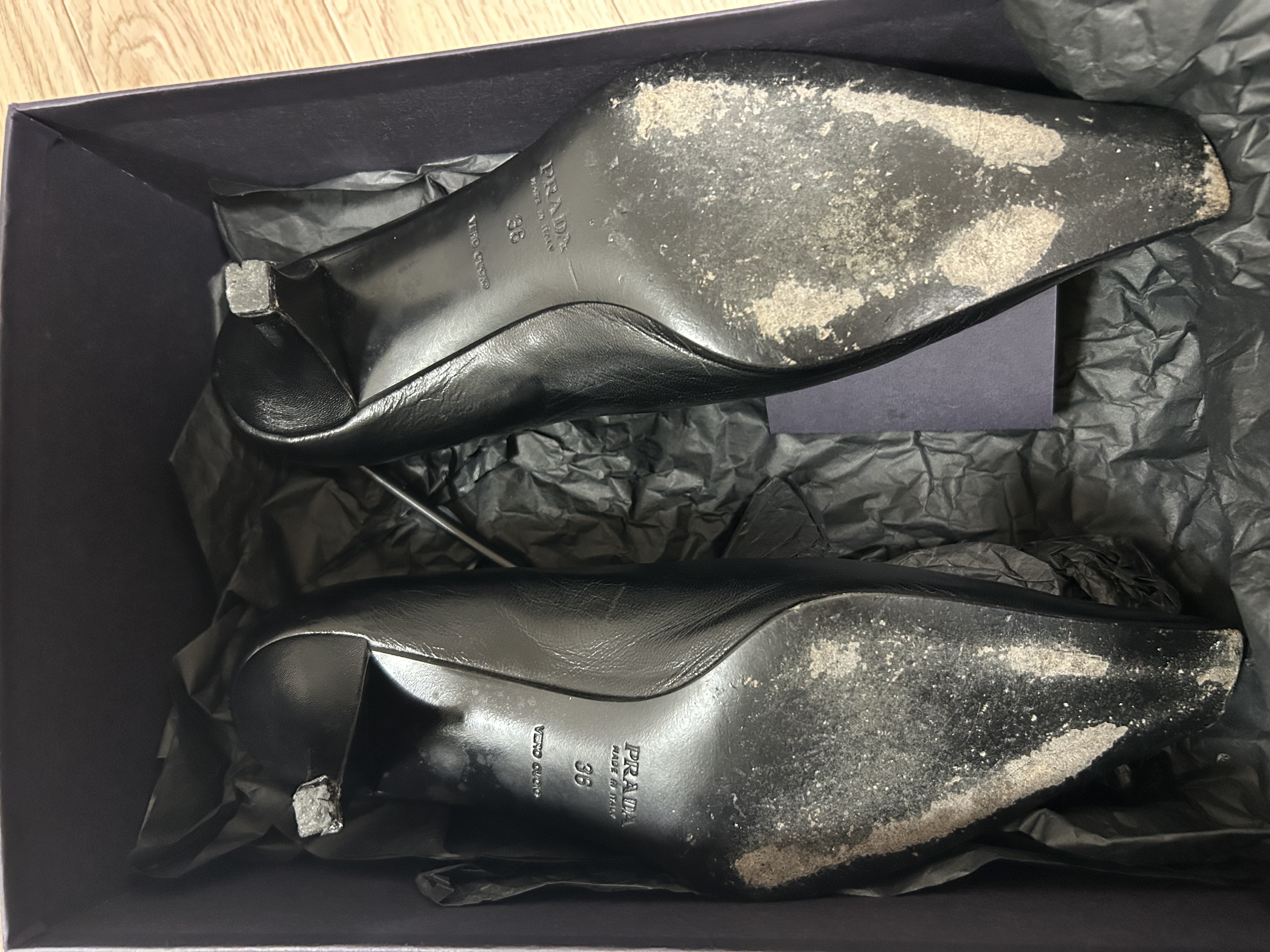 오염문의 이미지: 밑창보강, 굽 떨어짐