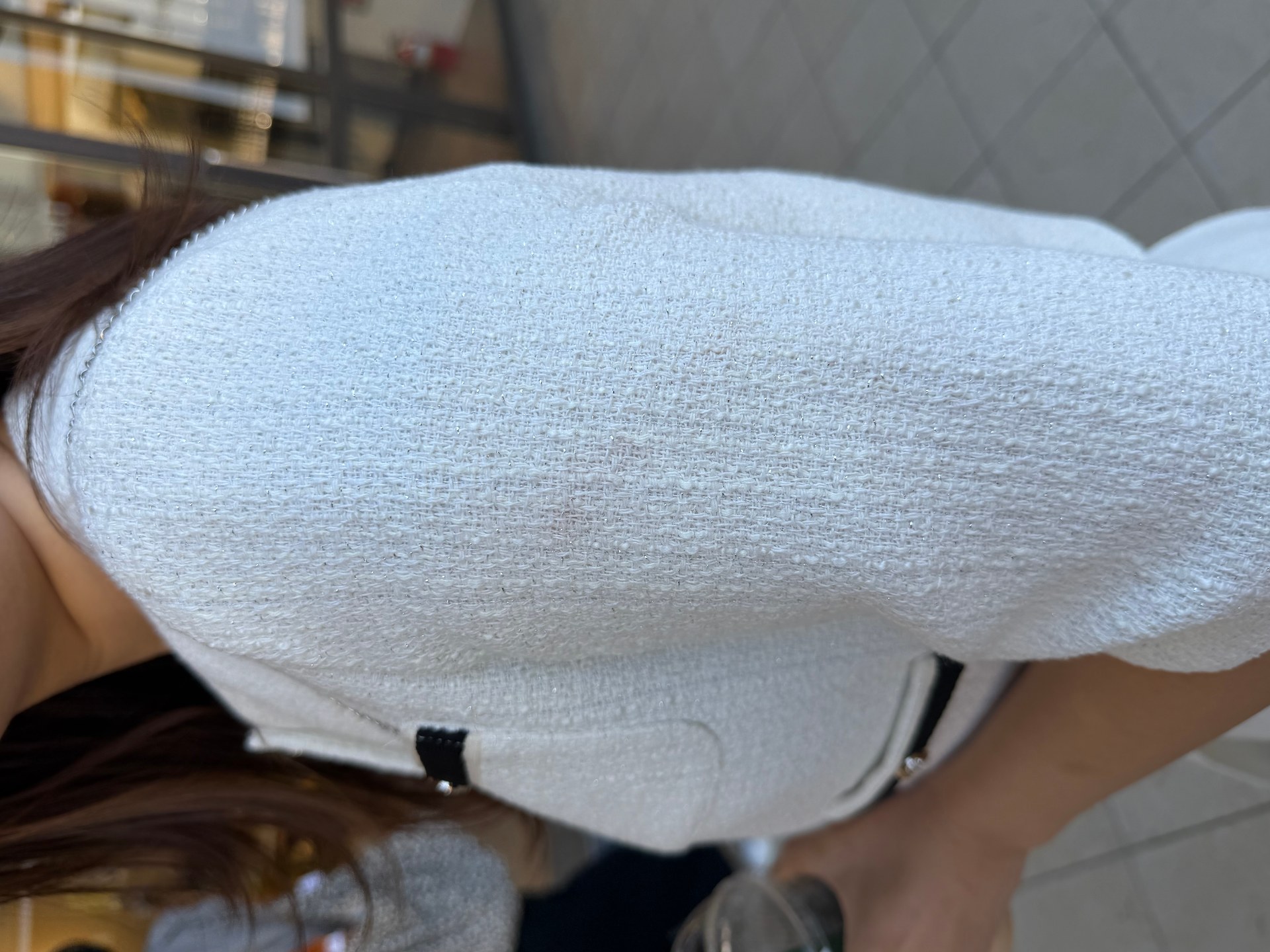 세탁 | 수선비용문의 이미지: 마쥬 왼쪽 팔부분 코코아가루 올염