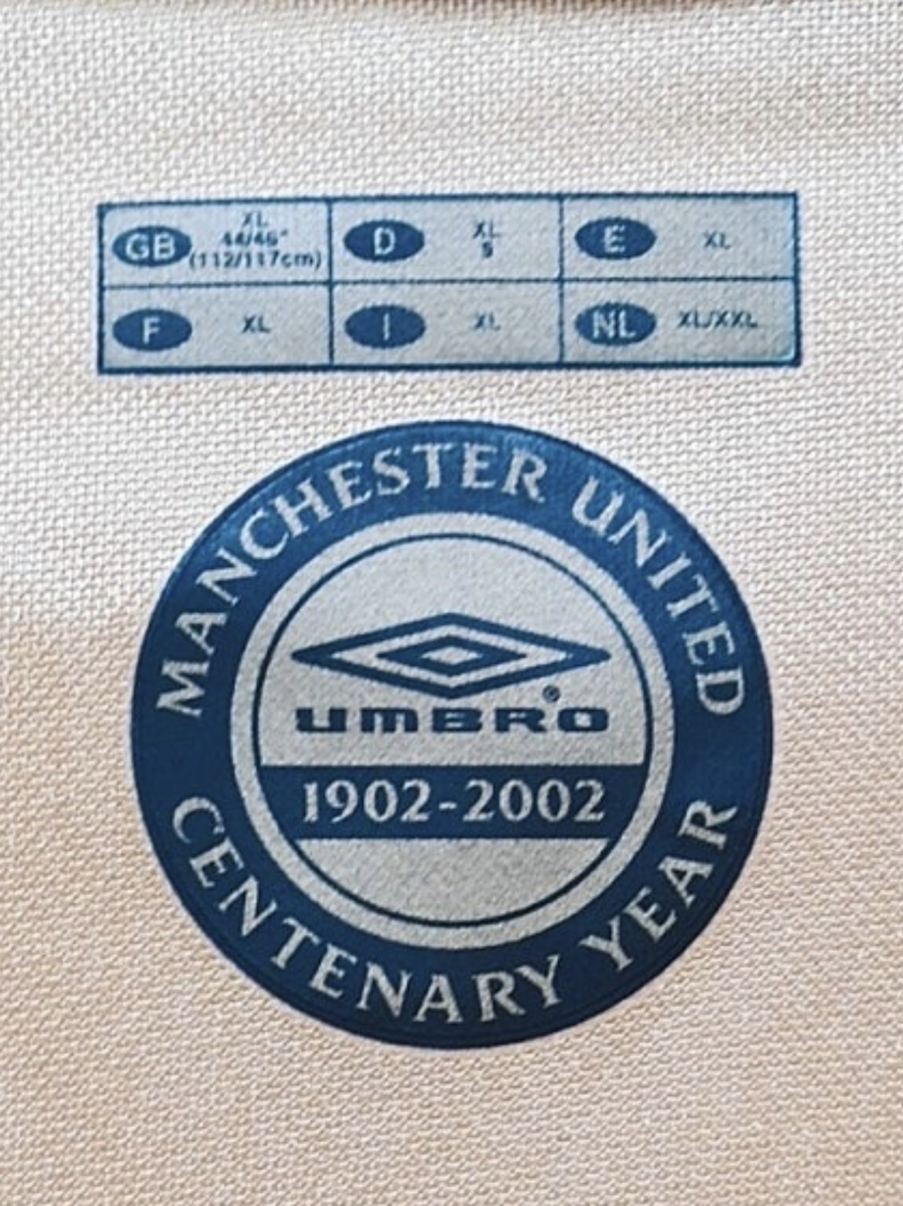 오염문의 이미지: 축구 유니폼 (Manchester.United 백주년) 수정이 될까요?